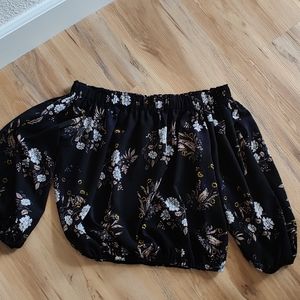 Bebé off shoulder shirt